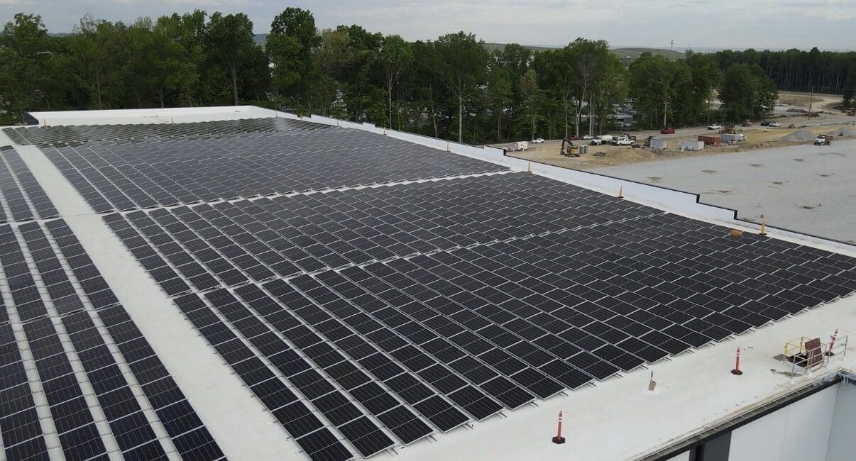 Distribution roof with solar